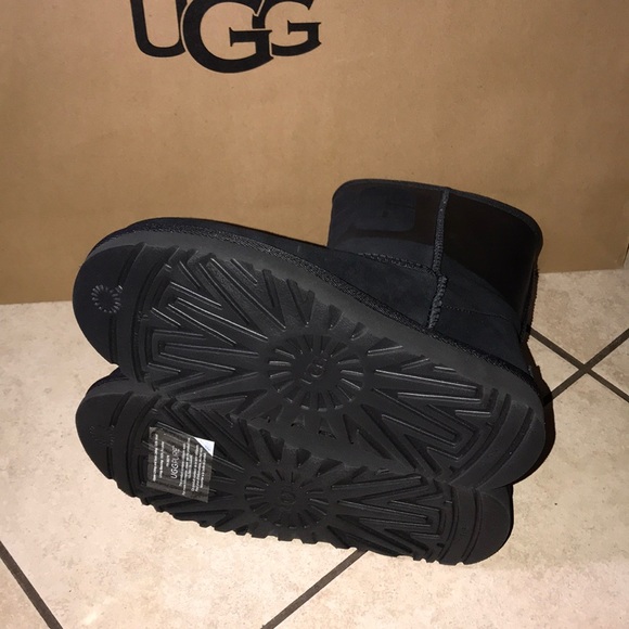 Women’s UGG CLASSIC SHORT UGG RUBBER - Picture 4 of 6
